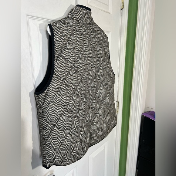 J. Crew Excursion puffer vest herringbone pattern Quilted Size XL Black/Cream - Picture 9 of 10